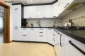 Bucătărie modernă în formă de „L” fronturi Acrylux Alb MOD168 Bucătării moderne mobila