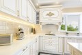 Bucătărie clasică cu insulă fronturi MDF frezat 3D - vopsit Alb CLA26 Bucătării clasice mobila