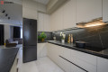 Bucătărie modernă în formă de „L” cu fasada MDF vopsit mat Fildeș MOD282 Bucătării moderne la comanda