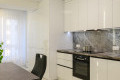 Bucătărie modernă liniară cu fațada Acrylux Alb MOD392 Bucătării moderne la comanda