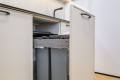 Bucătărie neoclasică în formă de „U” cu fațada MDF frezat 3D - vopsit Bej NEO402 Bucătării Neoclasice mobila
