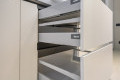 Bucătărie modernă liniară cu fațada MDF vopsit lucios Alb MOD405 Bucătării moderne la comanda chisinau