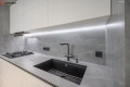 Bucătărie modernă liniară cu fațada MDF vopsit lucios Alb MOD405 Bucătării moderne la comanda chisinau