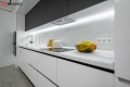 Bucătărie modernă în formă de „U” fronturi Acrylux Alb MOD252