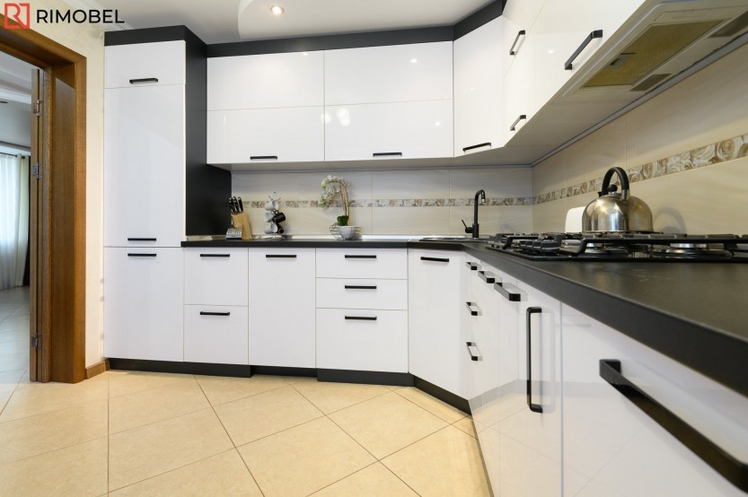 Bucătărie modernă în formă de „L” fronturi Acrylux Alb MOD168 Bucătării moderne la comanda chisinau
