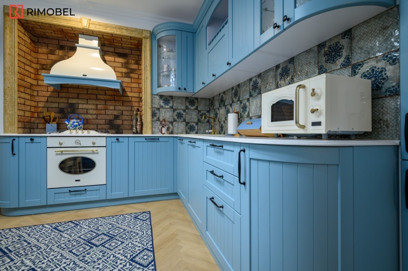 Bucătărie neoclasică în formă de „L” fronturi Lemn masiv Albastru NEO221 Bucătării Neoclasice la comanda