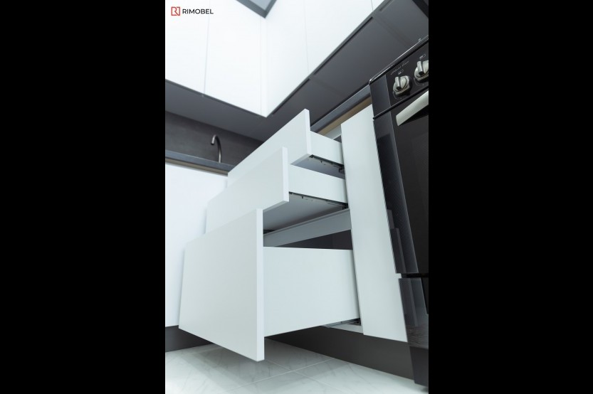 Bucătărie modernă în formă de „L” fronturi Acrylux Alb MOD239 Bucătării moderne la comanda chisinau