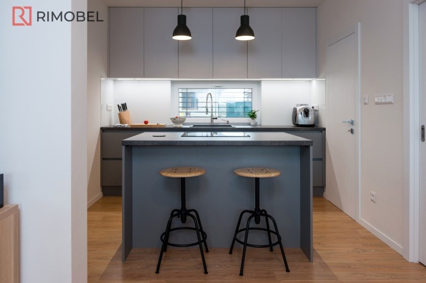 Bucătărie modernă cu insulă fronturi MDF vopsit mat Albastru MOD244 Bucătării moderne la comanda chisinau