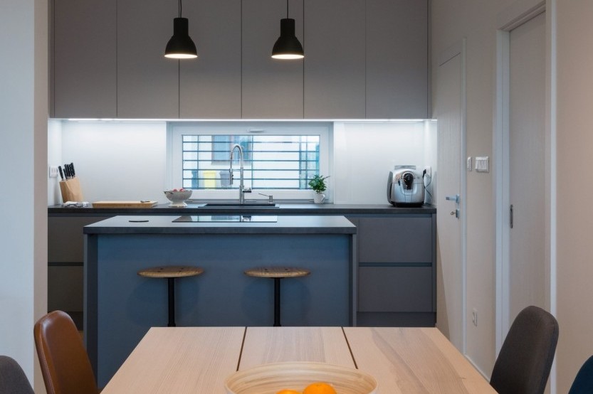 Bucătărie modernă cu insulă fronturi MDF vopsit mat Albastru MOD244 Bucătării moderne mobila