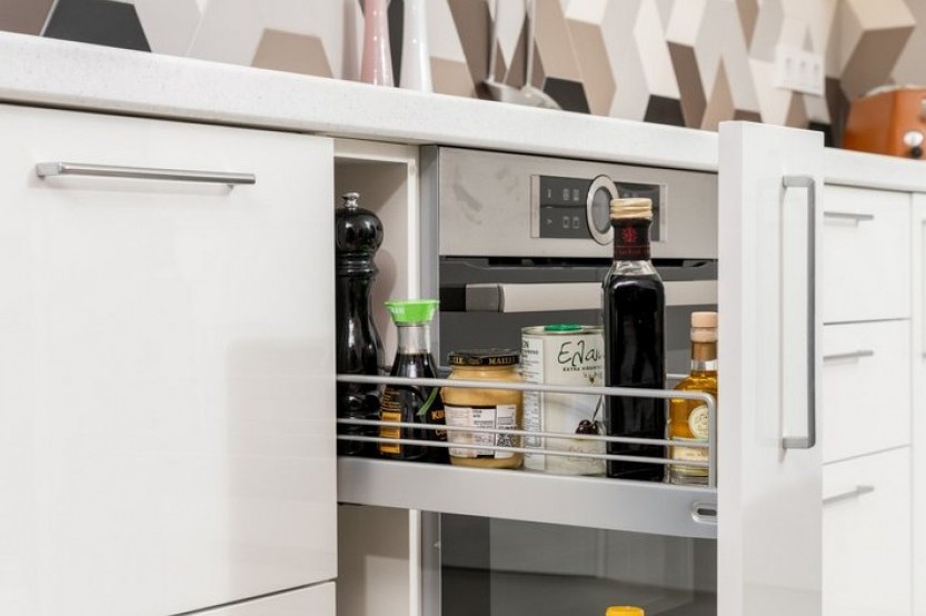 Bucătărie modernă în formă de „L” fronturi Acrylux Alb MOD80 Bucătării moderne la comanda chisinau