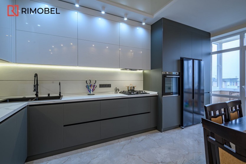 Bucătărie modernă în formă de „L” fronturi Acrylux Gri MOD175 Bucătării moderne mobila