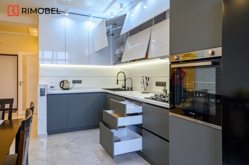 Bucătărie modernă în formă de „L” fronturi Acrylux Gri MOD175 Bucătării moderne la comanda chisinau