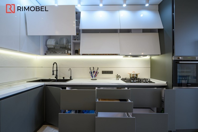 Bucătărie modernă în formă de „L” fronturi Acrylux Gri MOD175 Bucătării moderne la comanda chisinau