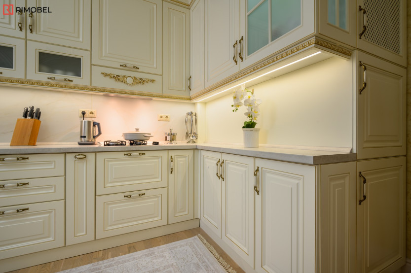 Bucătărie clasică în formă de „L” cu fasada MDF frezat 3D - vopsit Fildeș CLA283 Bucătării clasice la comanda chisinau