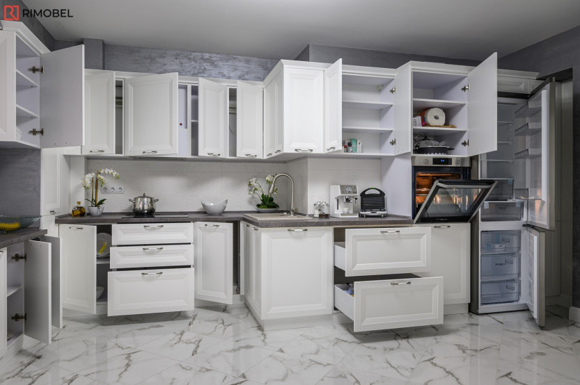 Bucătărie neoclasică în formă de „U” fronturi MDF frezat 3D - vopsit Alb NEO157 Bucătării Neoclasice mobila