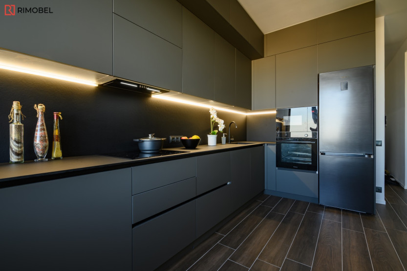 Bucătărie modernă liniară fronturi MDF vopsit mat Negru MOD35 Bucătării moderne la comanda chisinau