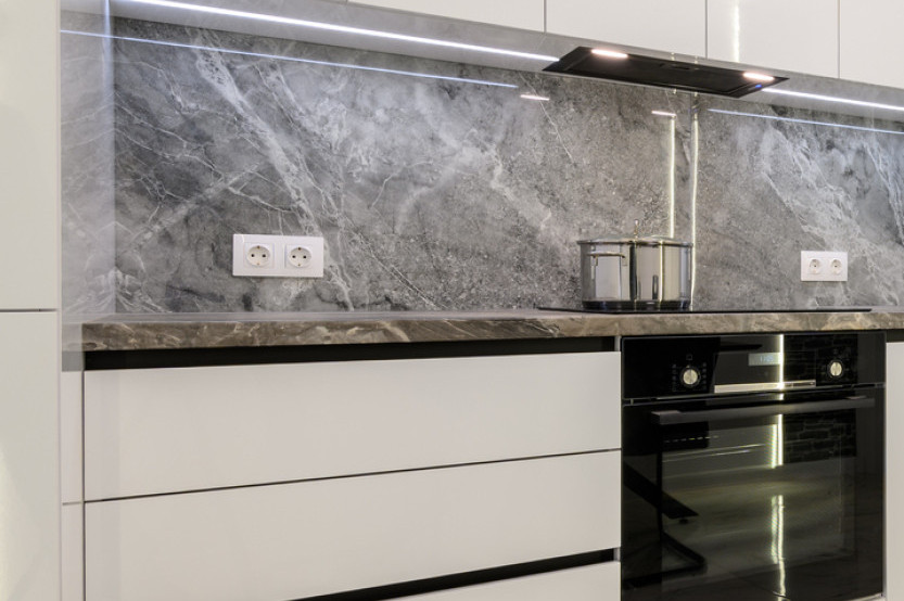 Bucătărie modernă liniară cu fațada Acrylux Alb MOD392 Bucătării moderne la comanda