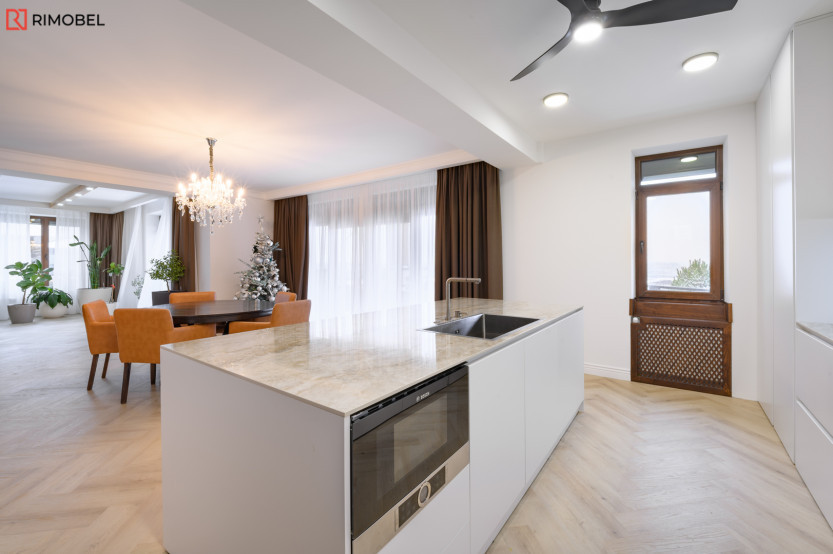 Bucătărie neoclasică cu insulă cu fațada MDF frezat 3D - vopsit Alb NEO406 Bucătării Neoclasice mobila