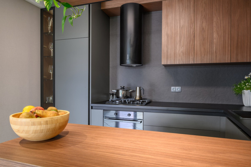Bucătărie modernă în formă de „U” cu fațada Acrylux Gri MOD408 Bucătării moderne la comanda