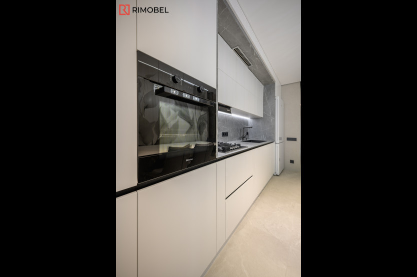 Bucătărie modernă liniară cu fațada MDF vopsit lucios Alb MOD405 Bucătării moderne la comanda