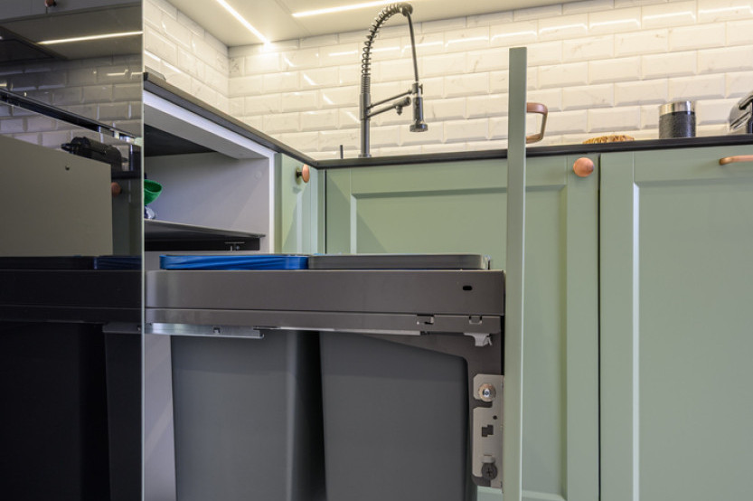 Bucătărie neoclasică în formă de „L” cu fațada MDF frezat 3D - vopsit Verde NEO372 Bucătării Neoclasice la comanda chisinau