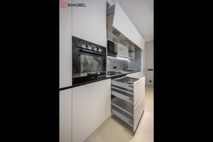 Bucătărie modernă liniară cu fațada MDF vopsit lucios Alb MOD405 Bucătării moderne la comanda chisinau