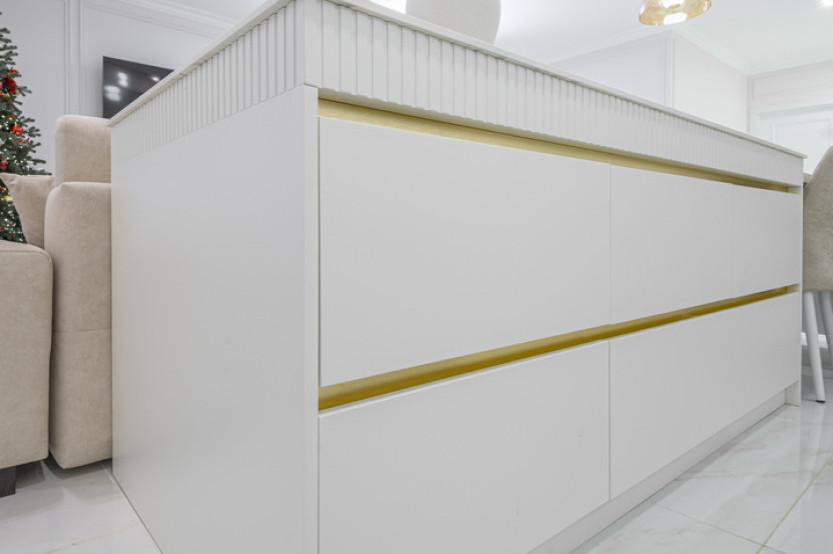 Bucătărie neoclasică liniară cu fațada MDF frezat 3D - vopsit Alb NEO422 Bucătării Neoclasice mobila