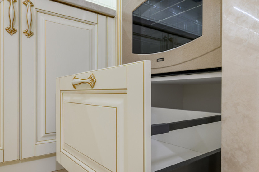 Bucătărie clasică în formă de „L” cu fațada MDF frezat 3D - vopsit Bej CLA377 Bucătării clasice la comanda chisinau