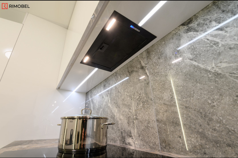 Bucătărie modernă liniară cu fațada Acrylux Alb MOD392 Bucătării moderne la comanda chisinau