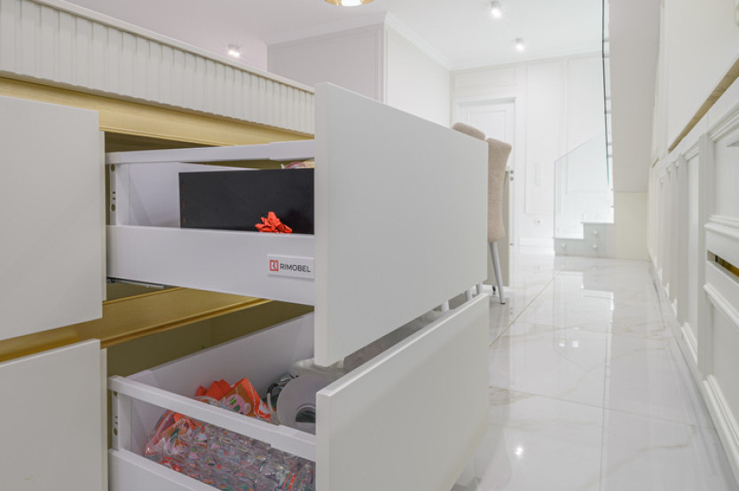 Bucătărie neoclasică liniară cu fațada MDF frezat 3D - vopsit Alb NEO422 Bucătării Neoclasice mobila