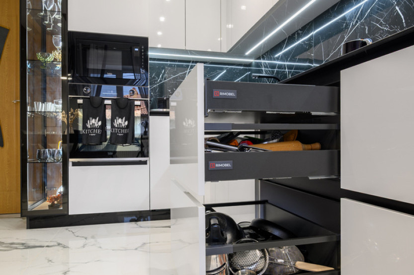 Bucătărie modernă în formă de „L” cu fațada MDF vopsit lucios Alb MOD389 Bucătării moderne mobila