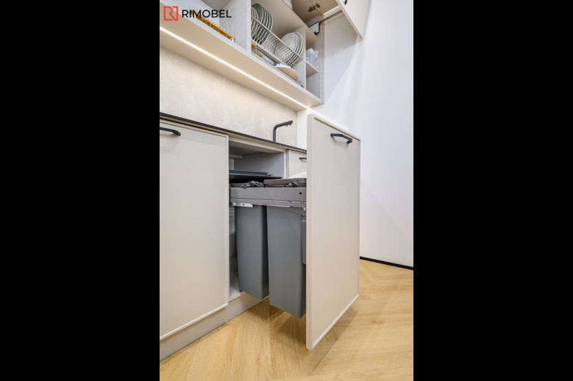 Bucătărie neoclasică în formă de „U” cu fațada MDF frezat 3D - vopsit Bej NEO402 Bucătării Neoclasice la comanda chisinau