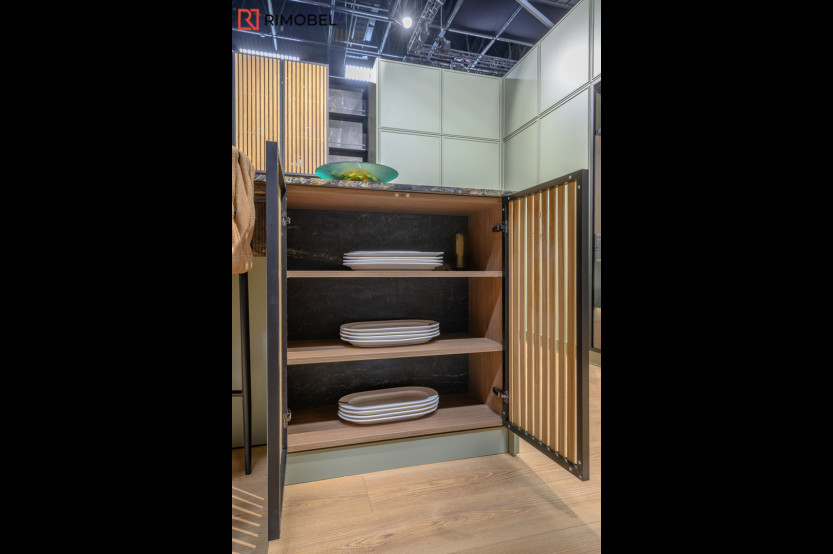 Bucătărie neoclasică cu insulă cu fațada MDF frezat 3D - vopsit Verde NEO398 Bucătării Neoclasice la comanda chisinau