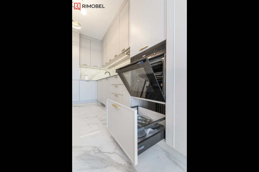 Bucătărie neoclasică în formă de „L” cu fațada MDF frezat 3D - vopsit Bej NEO414 Bucătării Neoclasice la comanda chisinau