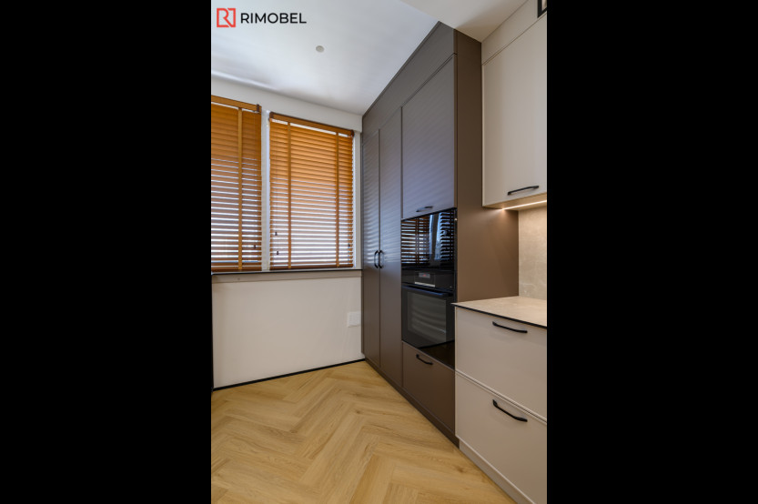 Bucătărie neoclasică în formă de „U” cu fațada MDF frezat 3D - vopsit Bej NEO402 Bucătării Neoclasice mobila
