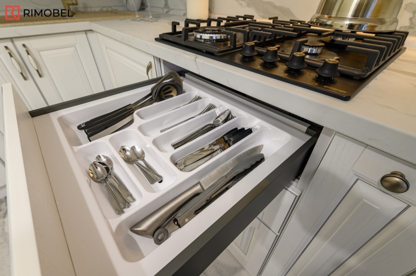 Bucătărie neoclasică în formă de „L” fronturi MDF frezat 3D - vopsit Alb NEO254 Bucătării Neoclasice la comanda