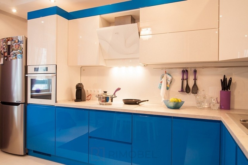 Bucătărie modernă în formă de „L” fronturi MDF vopsit lucios Albastru MOD20 Bucătării moderne mobila